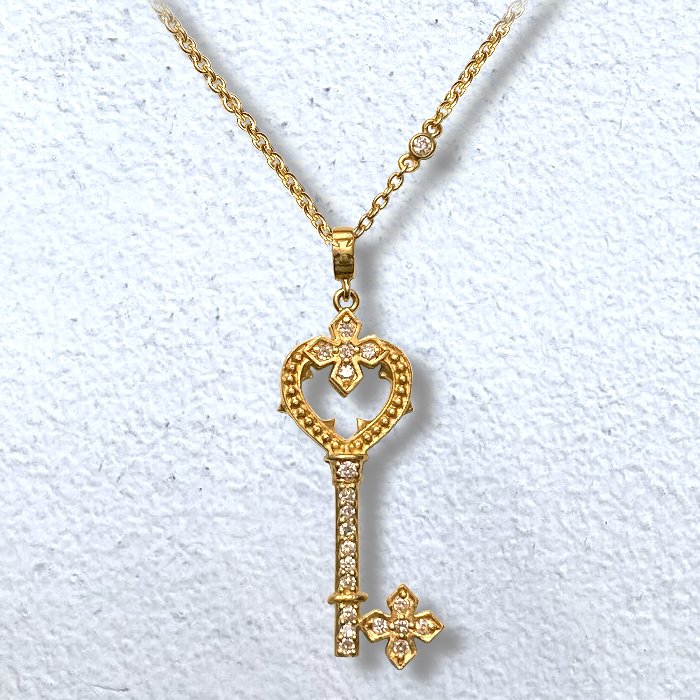 PETITE GOTHIC PRINCESS HEART KEY NECKLACE yellow gold Necklace