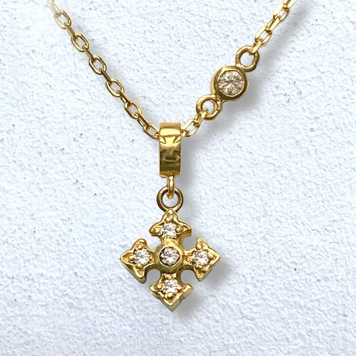 PETITE FANCY PRINCESS CROSS NECKLACE 18k Yellow Gold Necklace