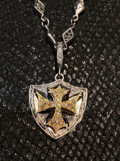 SMALL CROSS SHIELD PENDANT(Center Pave) Pendant（ペンダント） Loree Rodkin ...